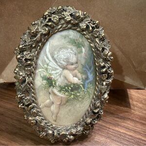 Vtg Mementos Brass Oval Picture Frame Mementos Floral Wreath Small Mini 4" x2.5"